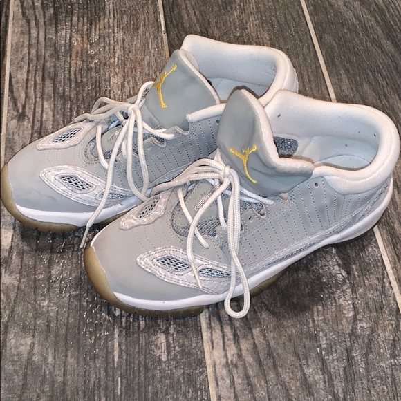 Air Jordan 11 Retro GS - Picture 2 of 7